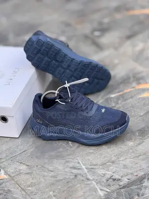 Brand New Alo Runner Fit for Gym Lovers and Marathon Lovers