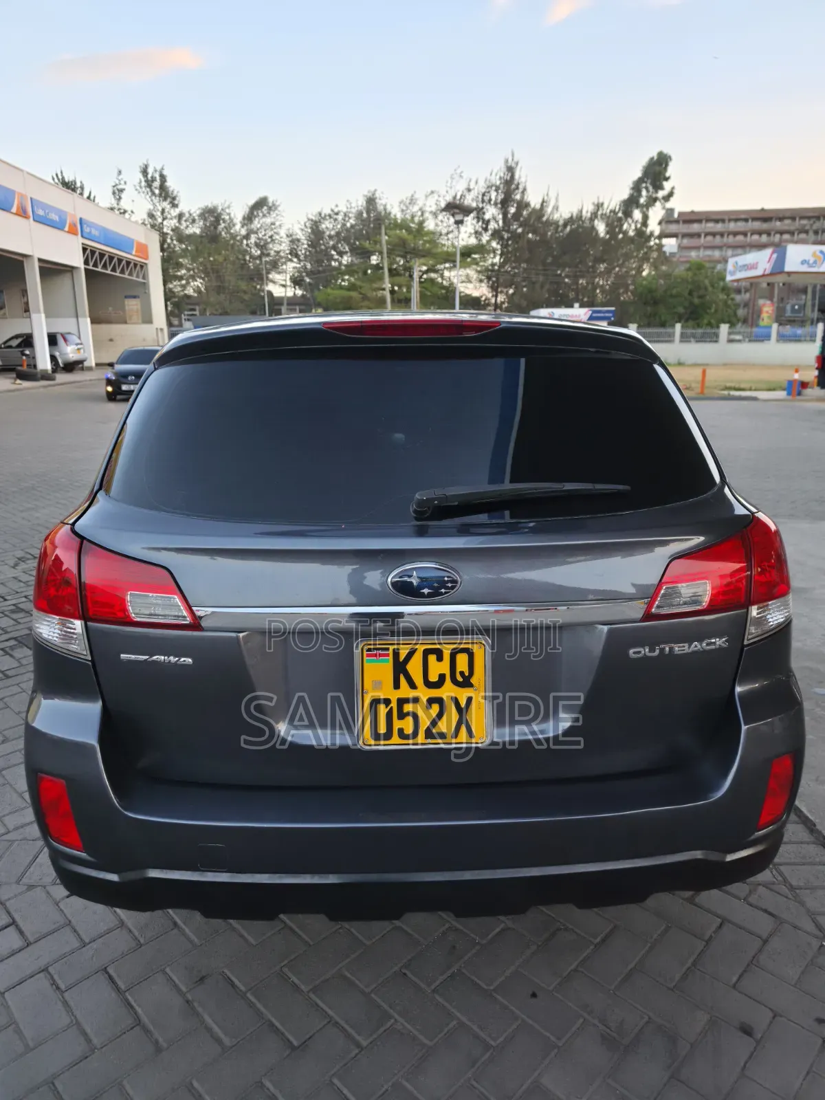 Subaru Outback 2.5i Limited 2011 Black