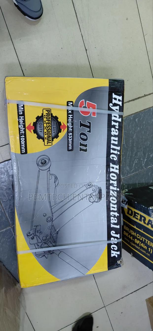 5 Ton Hydraulic Floor Jack - thumbnail 3