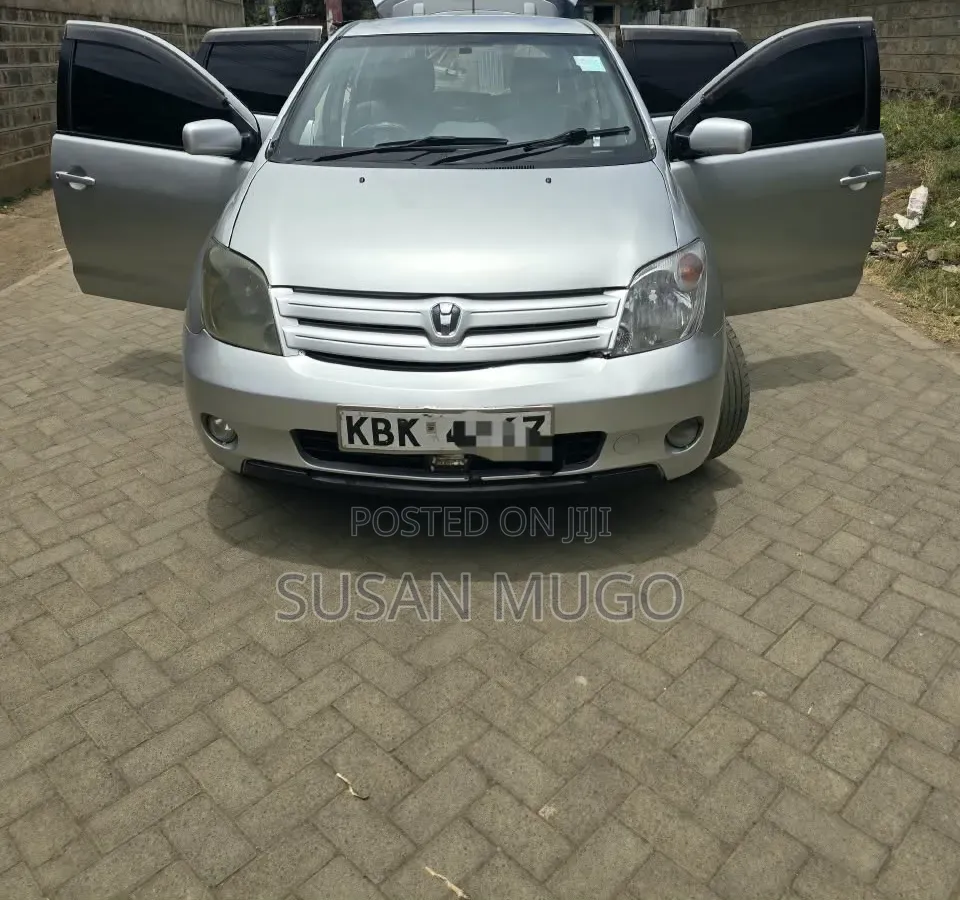 Toyota IST 2005 Silver