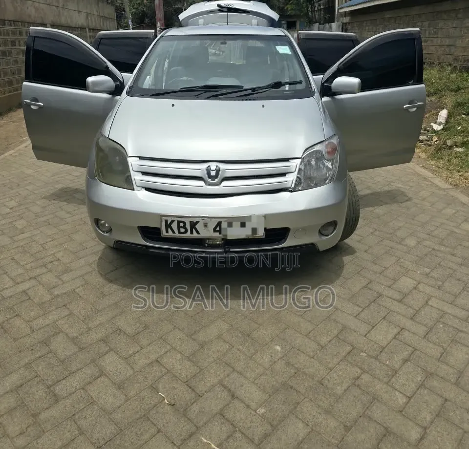 Toyota IST 2005 Silver