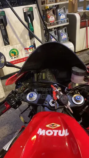 Honda CBR 2012 Red