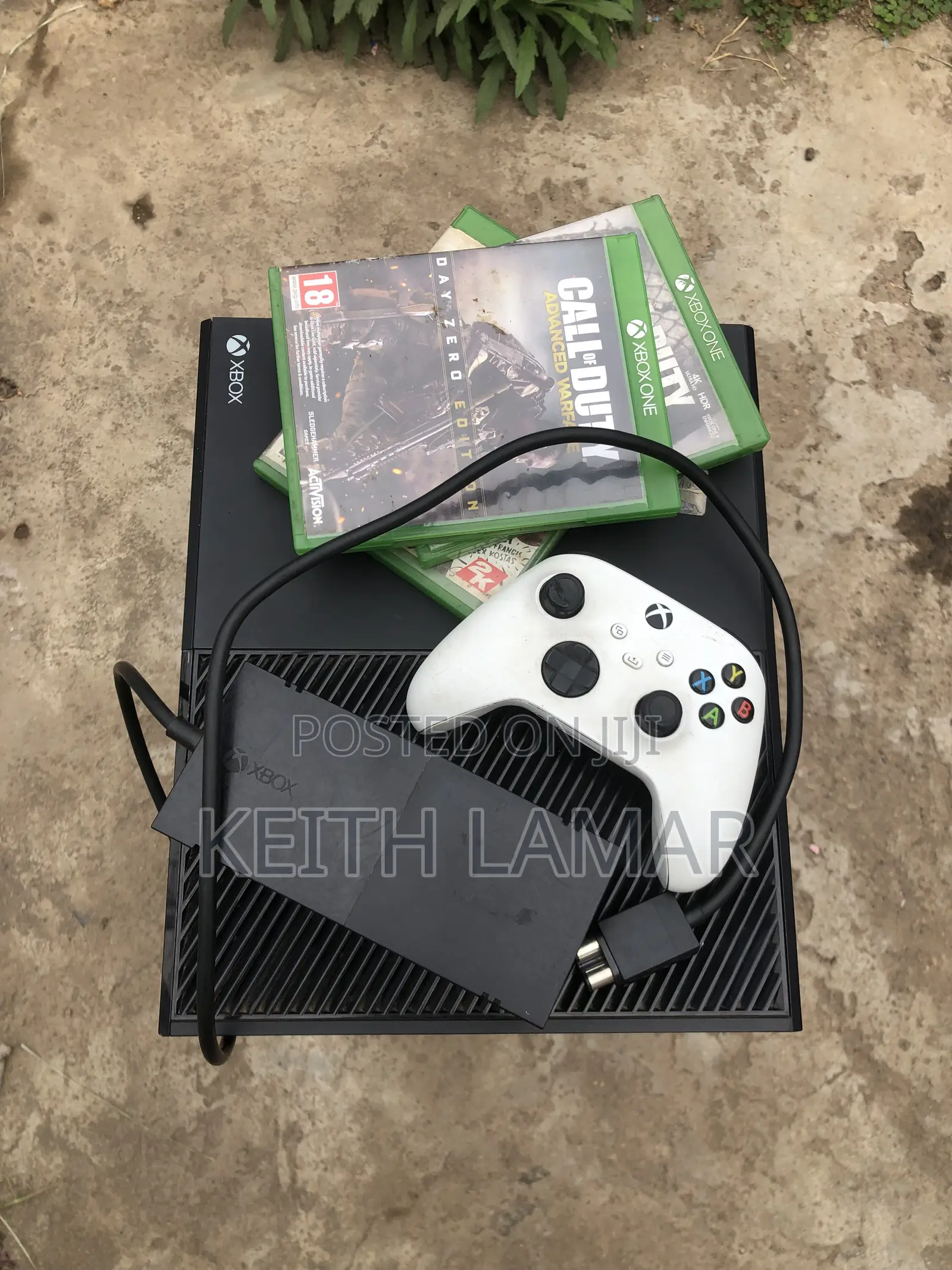 Xbox One Standard Edition With One Controller