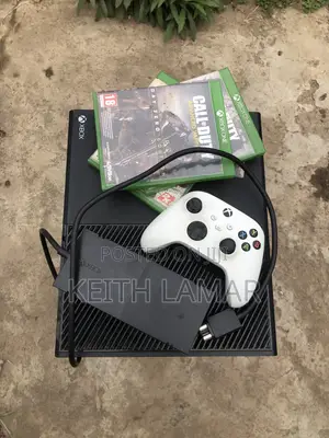 Xbox One Standard Edition With One Controller