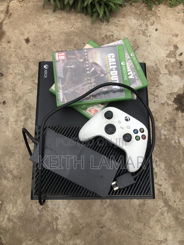 Xbox One Standard Edition With One Controller - main view