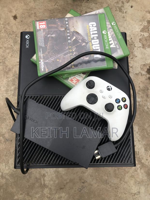 Xbox One Standard Edition With One Controller - thumbnail 2