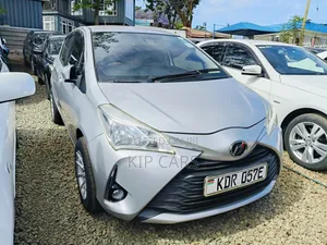 Toyota Vitz 1.3 FWD 5dr 2017 Silver