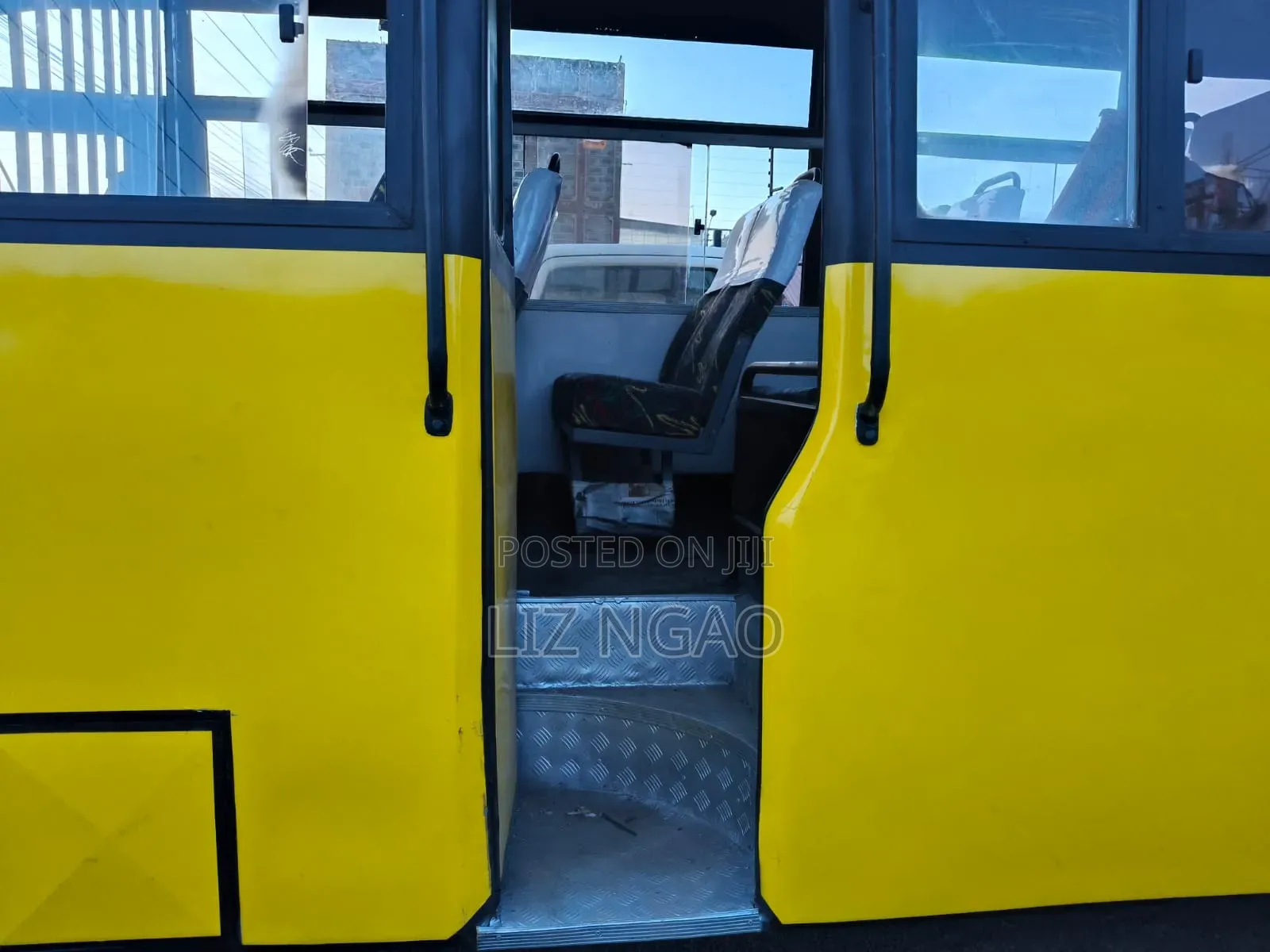 Isuzu NQR 2016 Yellow