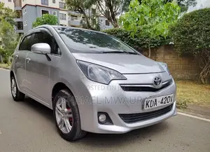 Toyota Ractis 1.5 FWD 2014 Silver