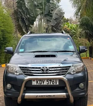 Toyota Fortuner 2.5 D AWD 2013 Gray