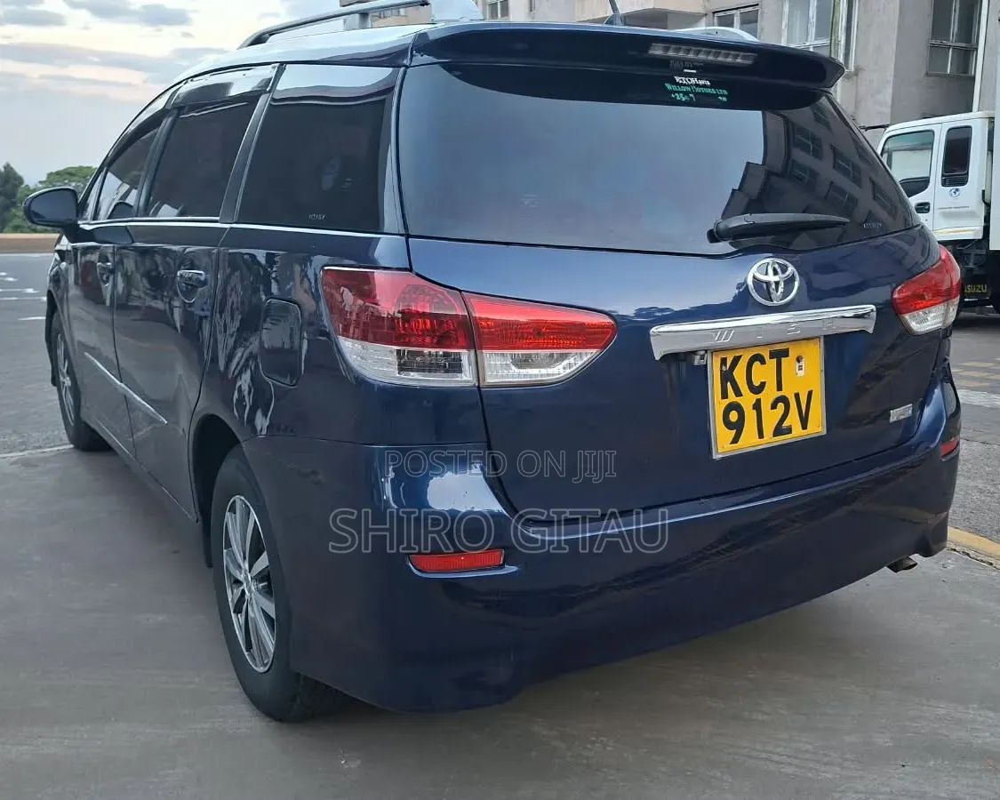 Toyota Wish 2011 Blue