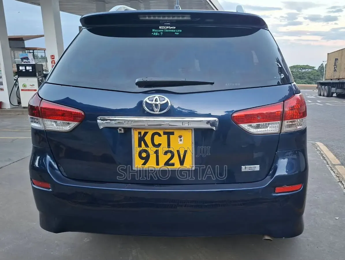 Toyota Wish 2011 Blue