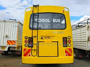 Isuzu NQR 2017 Yellow