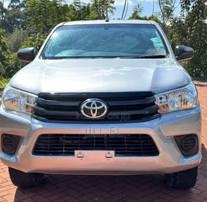 Toyota Hilux 2019 Silver