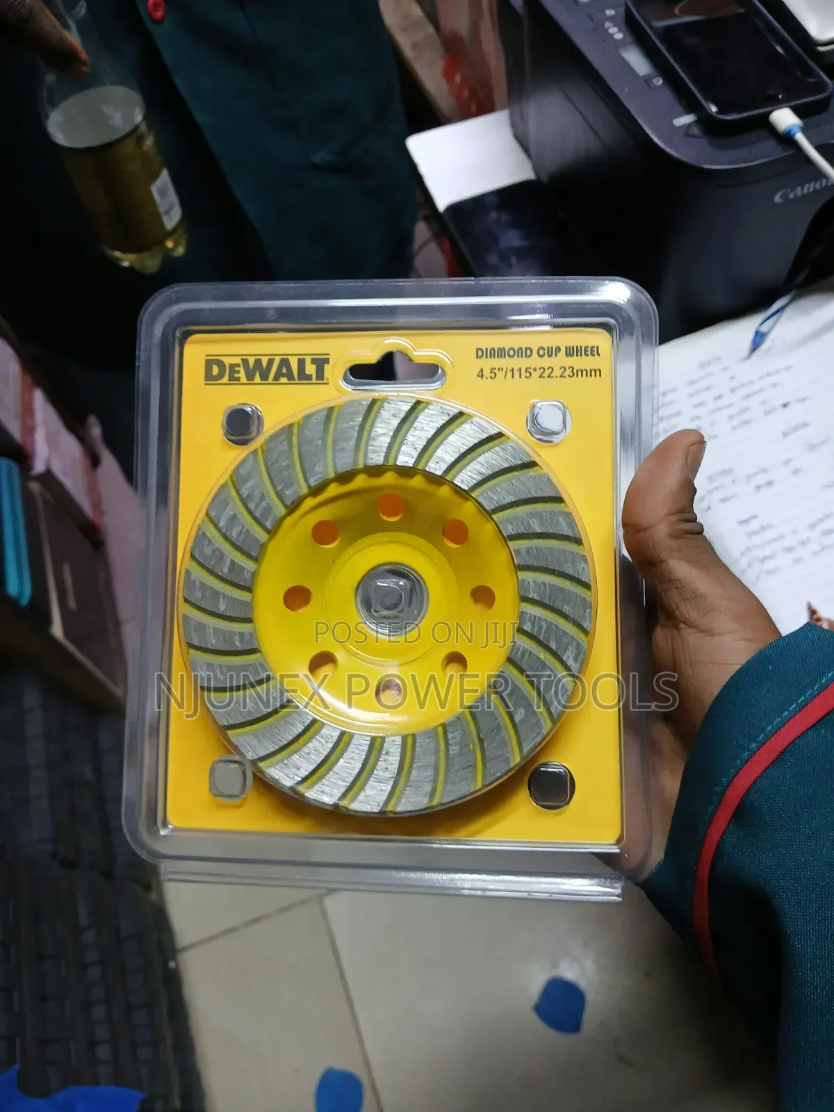 DeWalt Diamond Cup Wheel (4.5" / 115mm × 22.23mm)