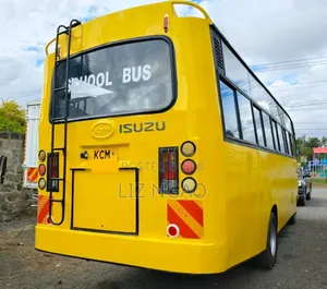 Isuzu NQR 2017 Yellow