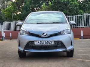 Toyota Vitz 1.3 FWD 5dr 2015 Silver