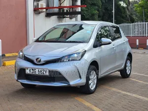 Toyota Vitz 1.3 FWD 5dr 2015 Silver