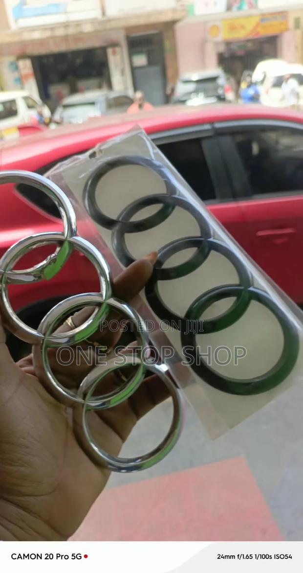 Chrome Finish/Matte Black Interlocking Four Ring Audi Badges - thumbnail 2