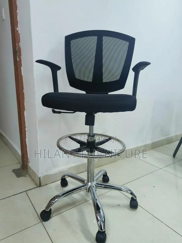 Black Mesh Drafting Office Chair With Chrome Base /Cashier Chair