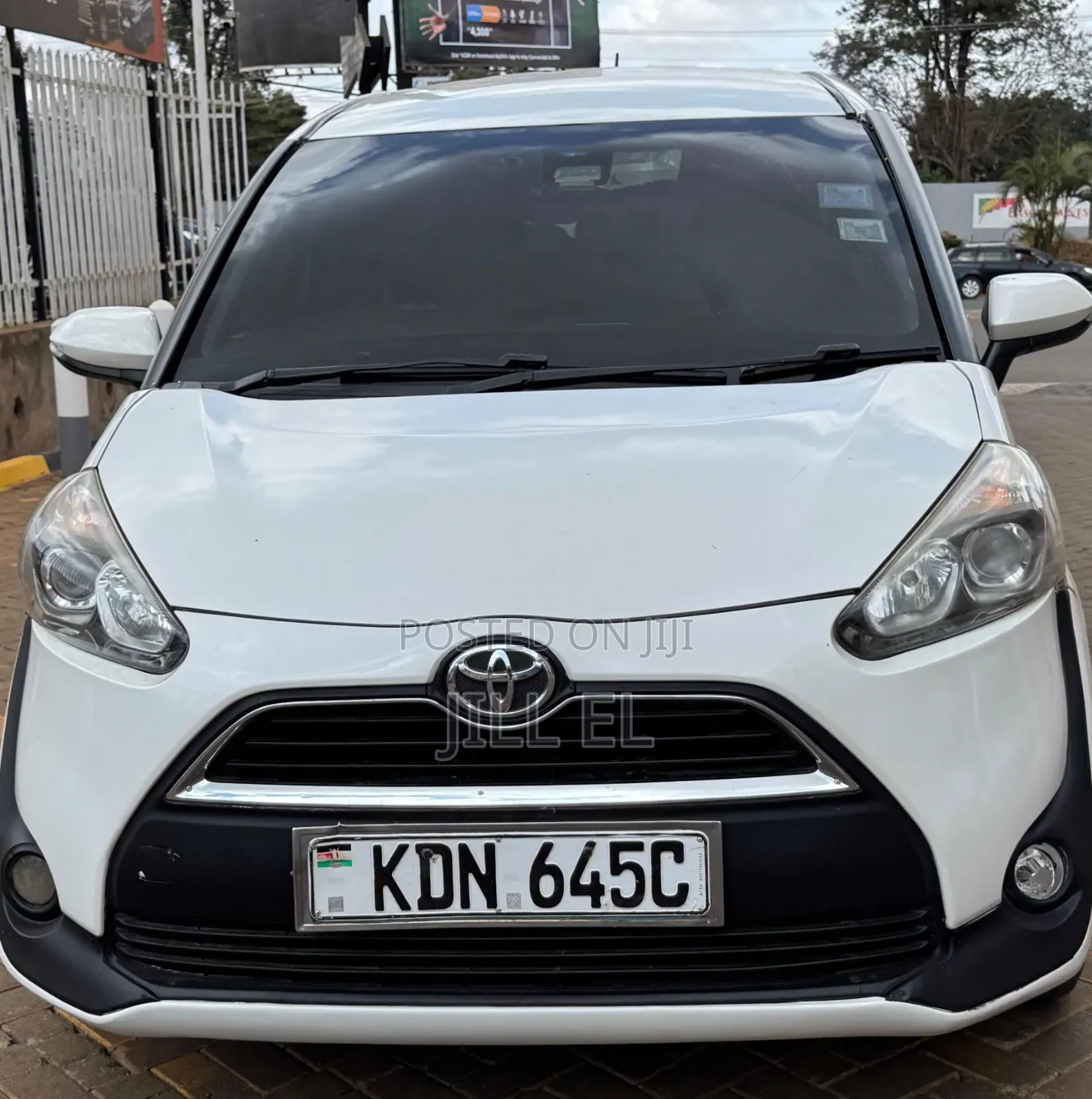 Toyota Sienta 2016 White