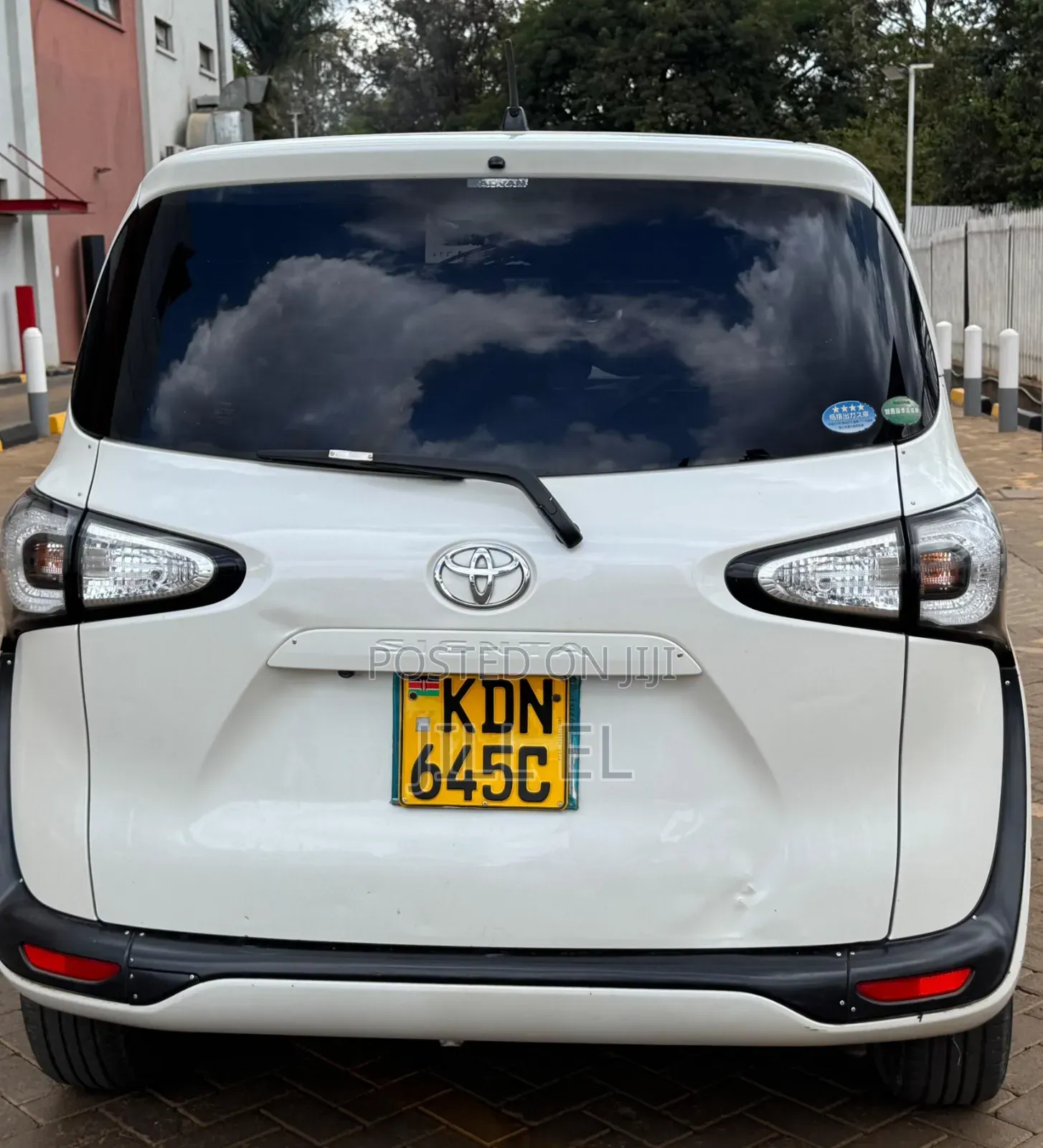 Toyota Sienta 2016 White