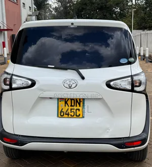 Toyota Sienta 2016 White