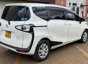 Toyota Sienta 2016 White