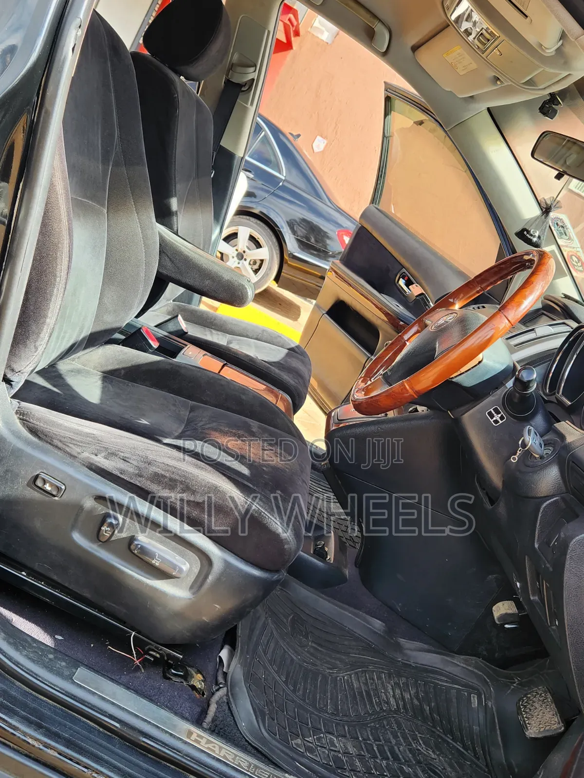 Toyota Harrier 2.4 2012 Black