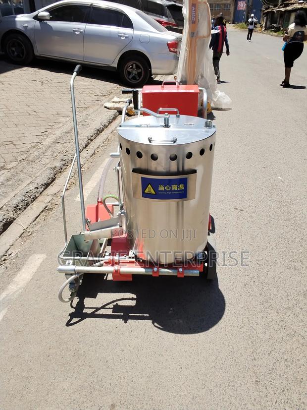 Road Marking Machine With Melting Kettle - thumbnail 3