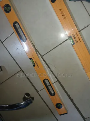 WorkSite 800mm (32-Inch) Aluminium Spirit Level (Model WT4160).