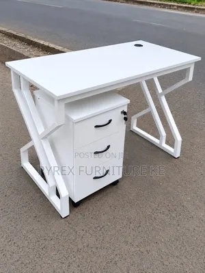 1.4m White Office Desk With 3 Drawers