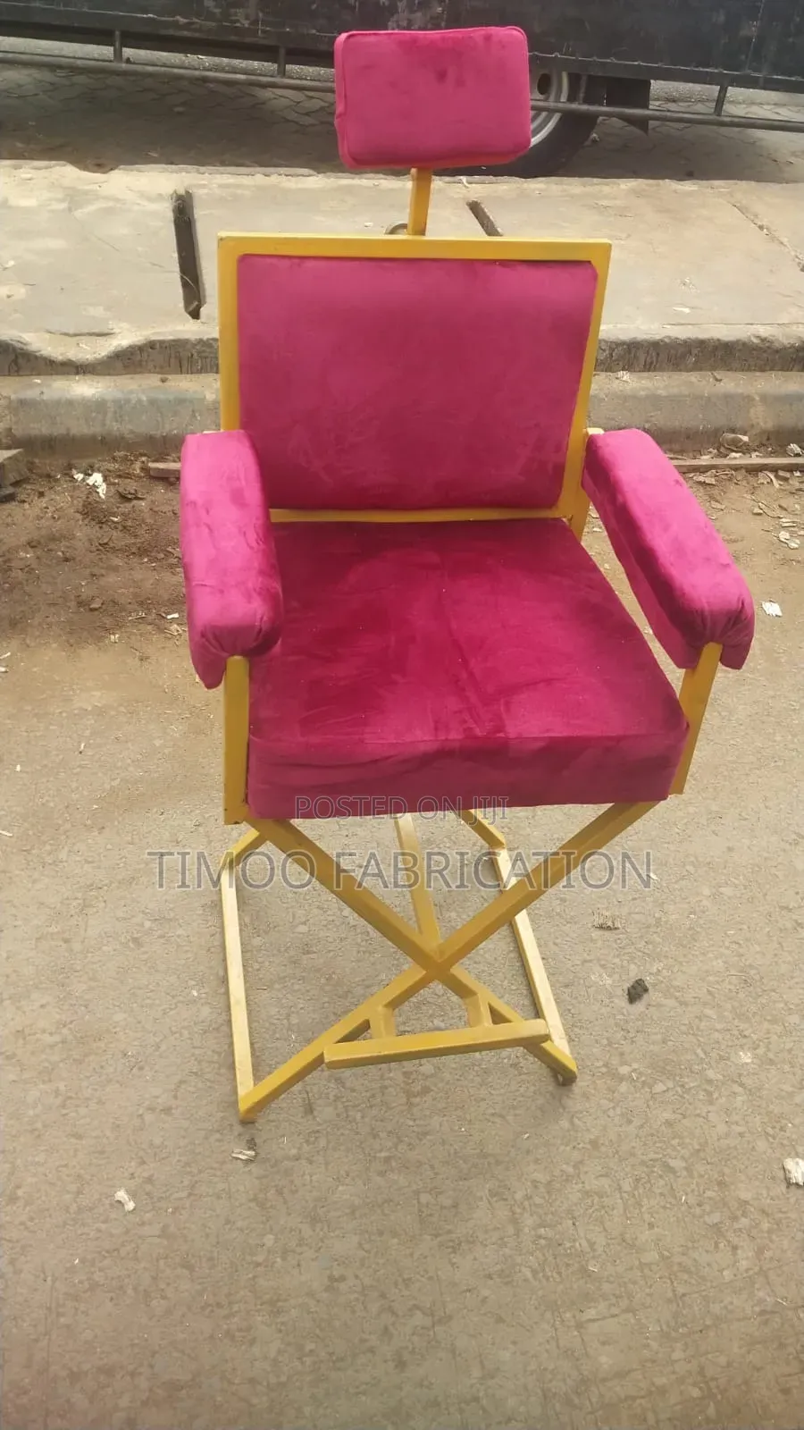 Make-Up Seats With Adjustable Headrest