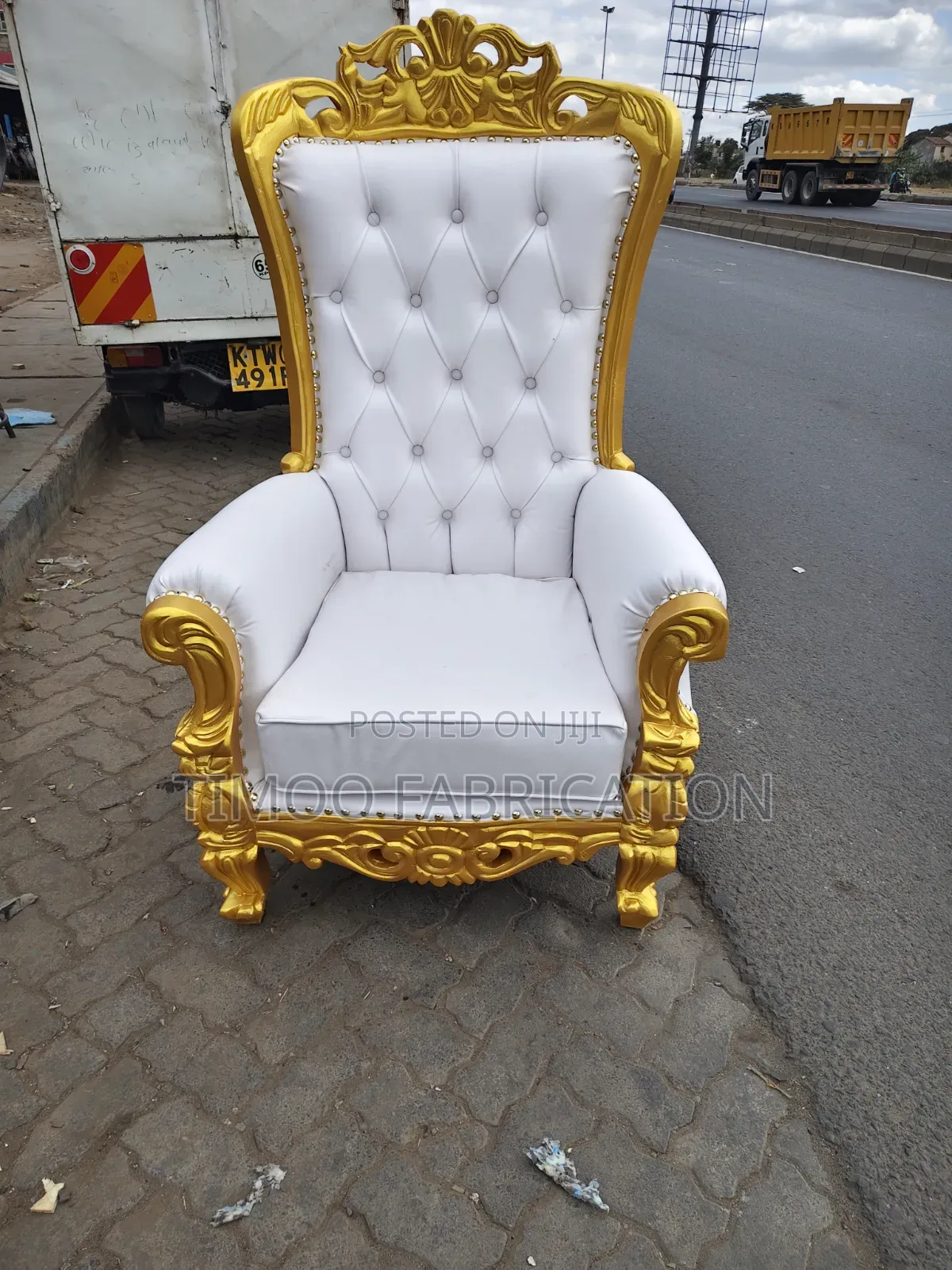 Queen Chair White Leather
