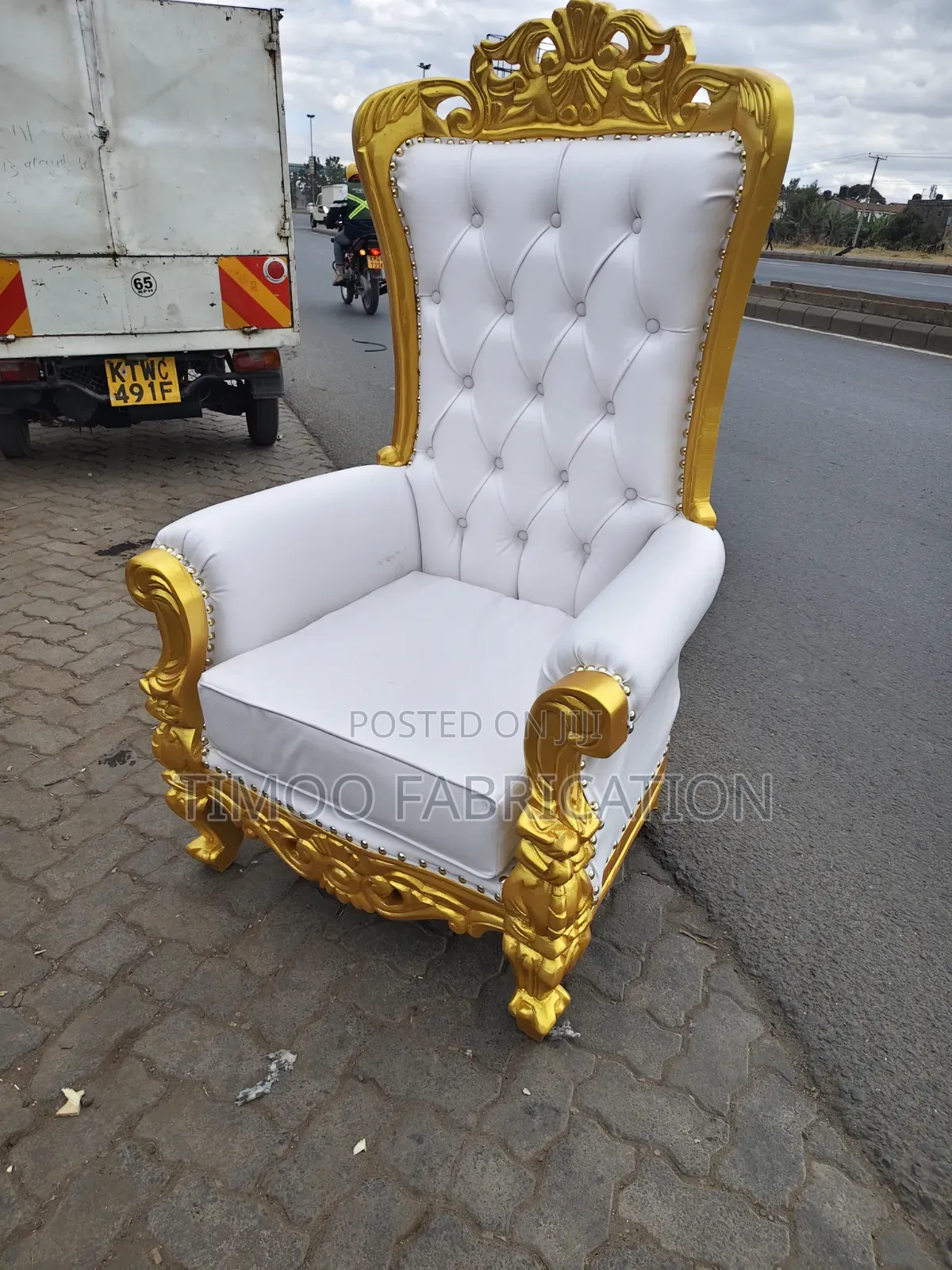 Queen Chair White Leather
