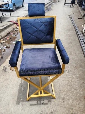 Make-Up Black and Gold Seats With Headrest