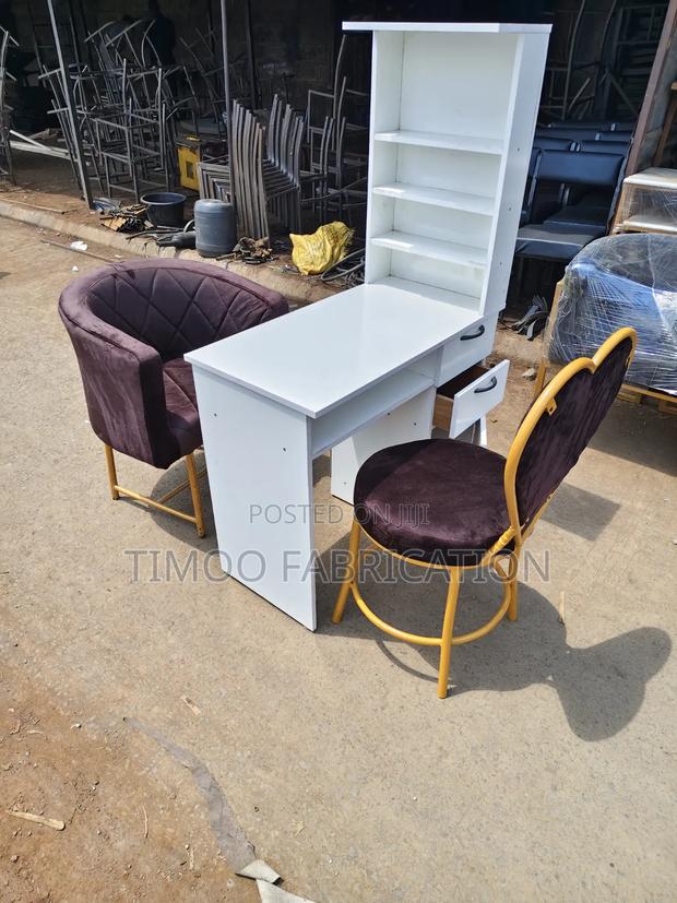 Manicure Station - main view