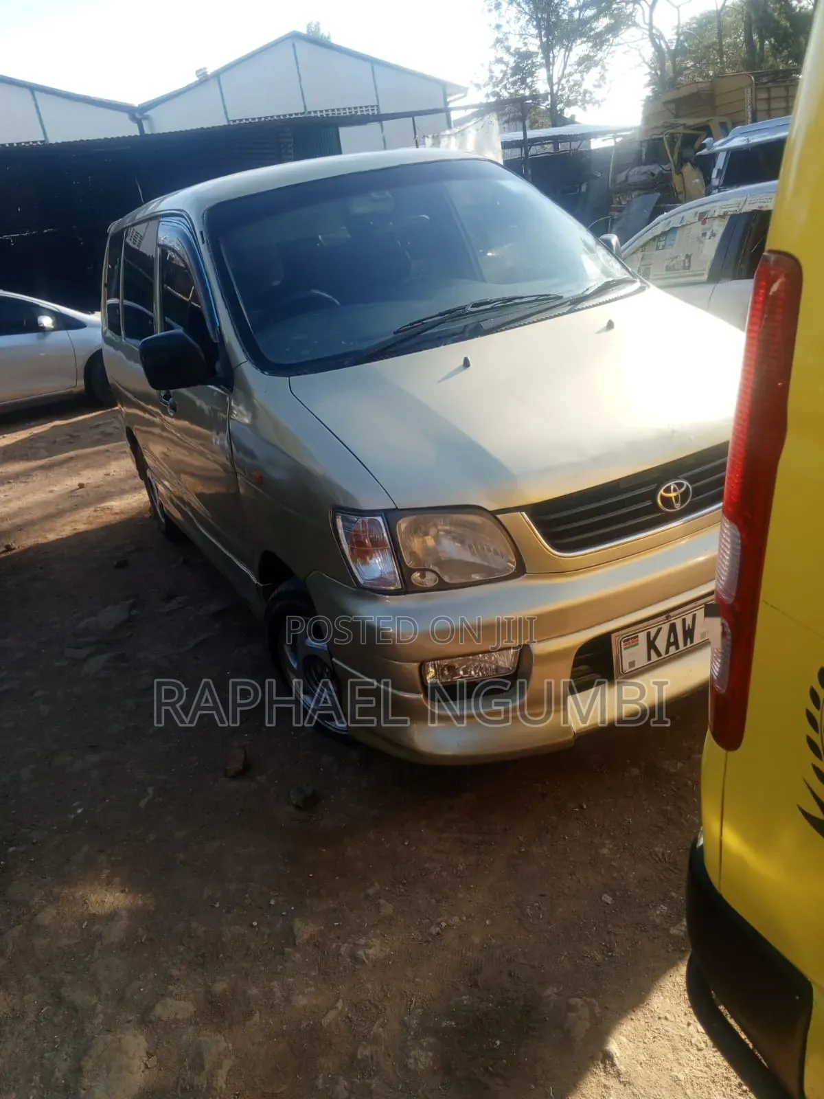Toyota Noah 2001 Beige