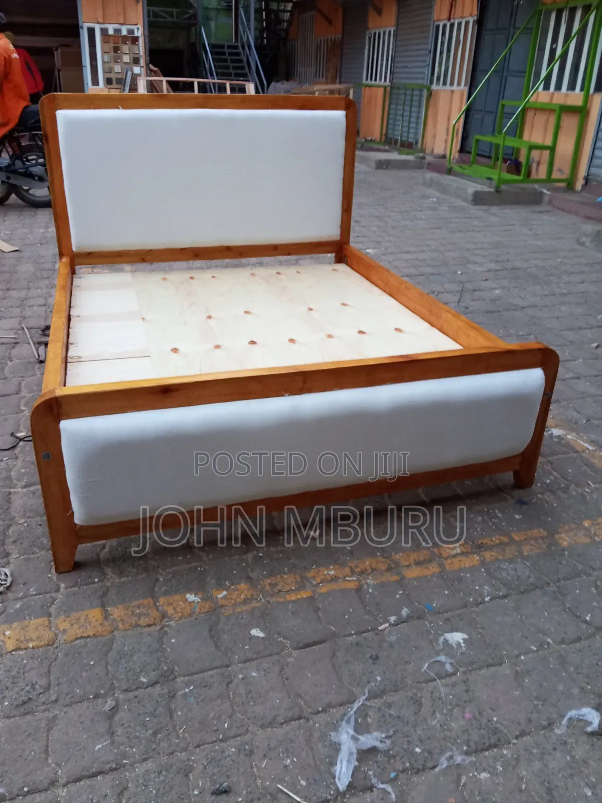 Golden Mocket Bed 5by6 With White Material