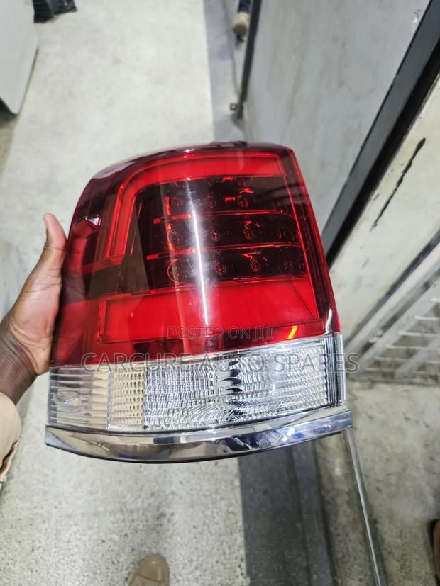 V8 200 Series Tail Light - main view