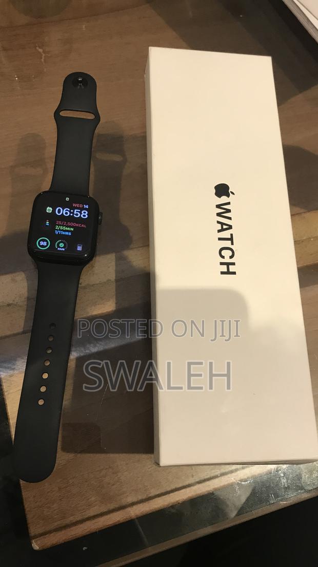 Apple Watch SE 3 44mm - main view