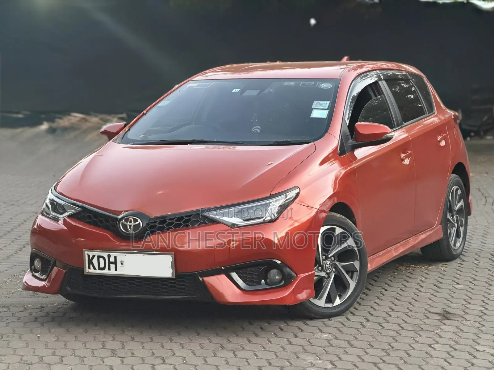 Toyota Auris 2015 Orange