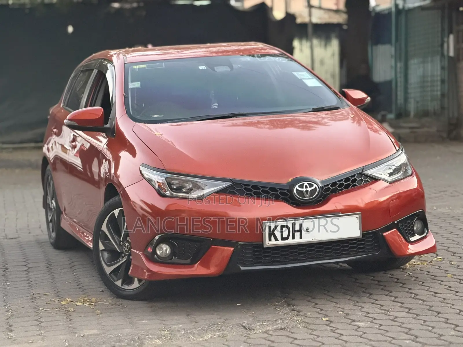 Toyota Auris 2015 Orange
