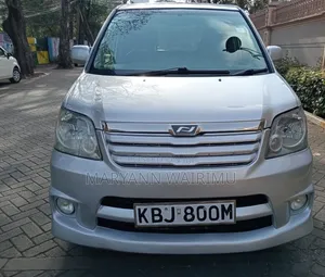 Toyota Noah 2.0 FWD (8 Seater) 2002 Silver