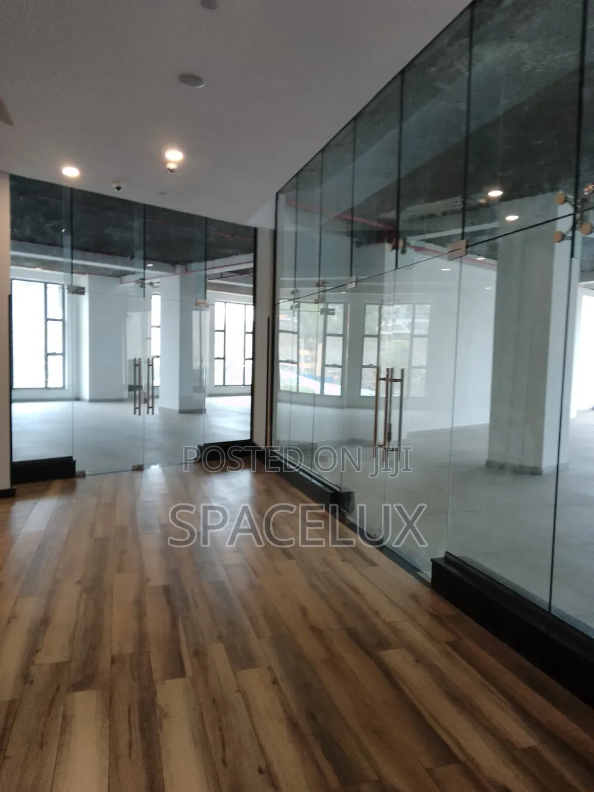Nice Showroom & Retail Shops