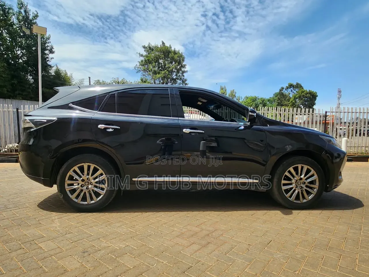 Toyota Harrier 2.0 2017 Black