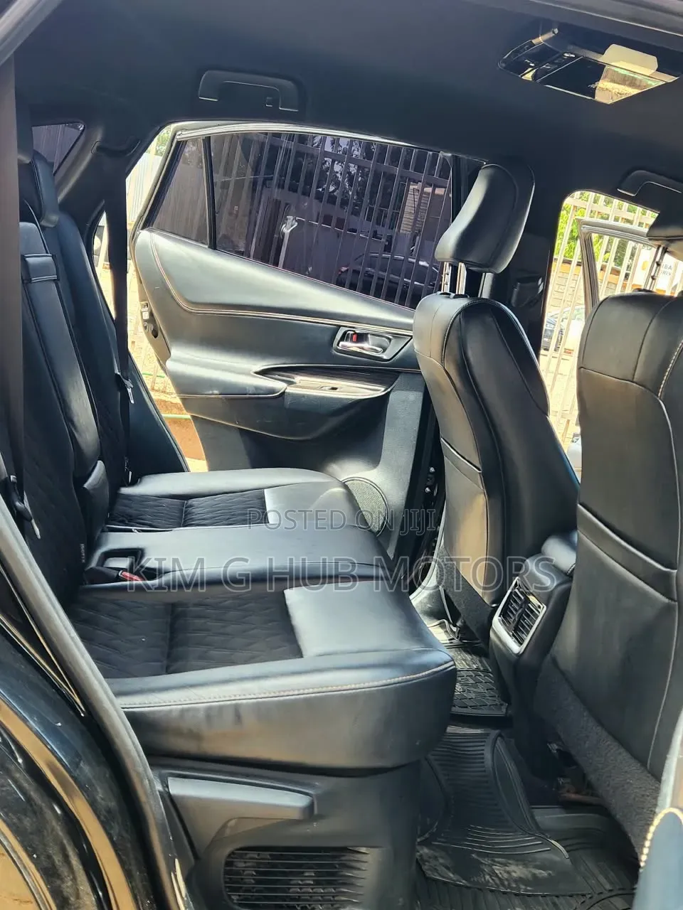 Toyota Harrier 2.0 2017 Black