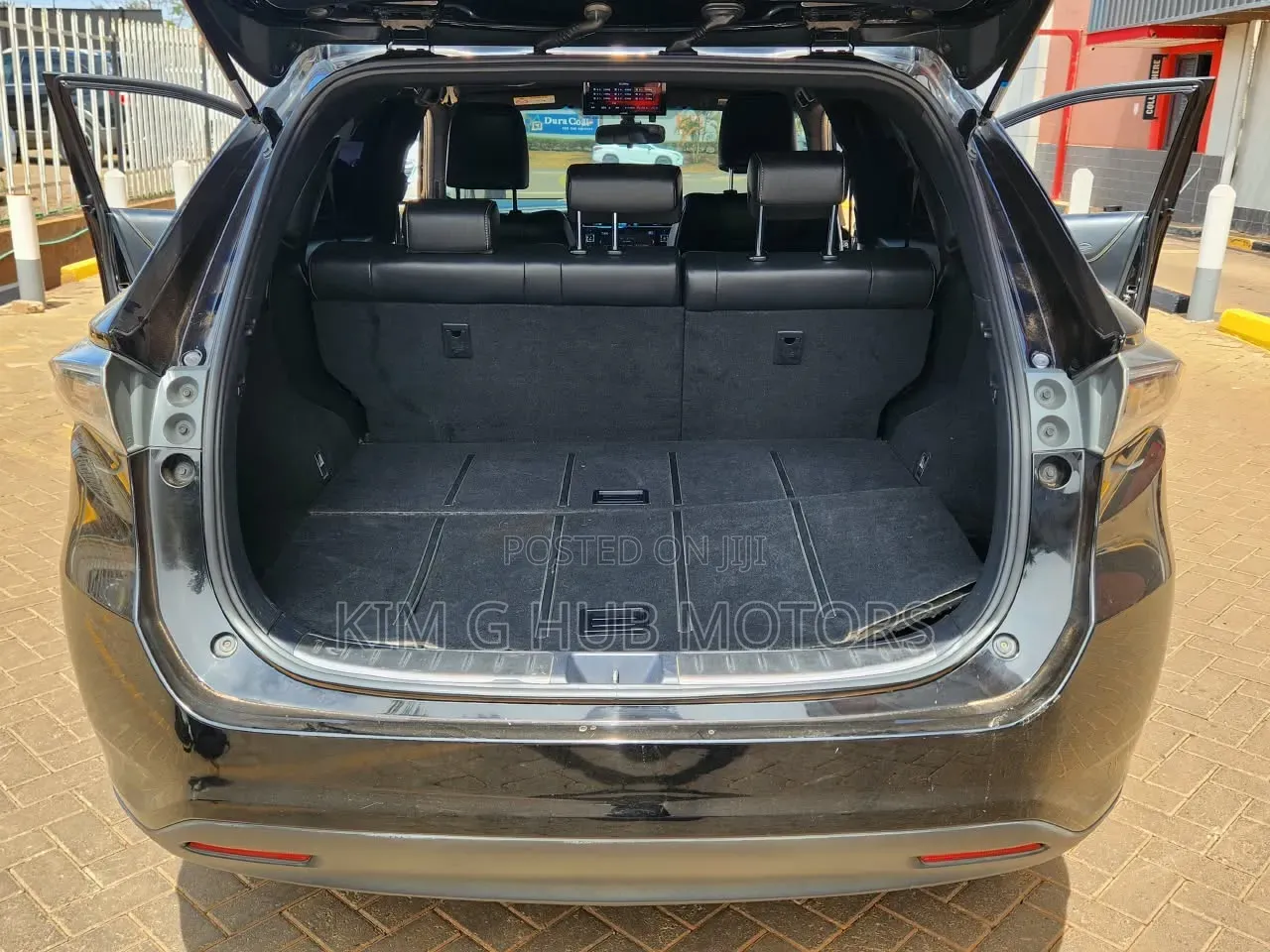 Toyota Harrier 2.0 2017 Black