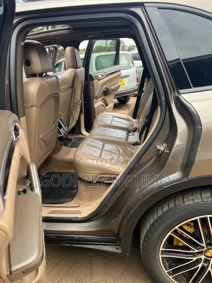 Porsche Cayenne 2014 Gold