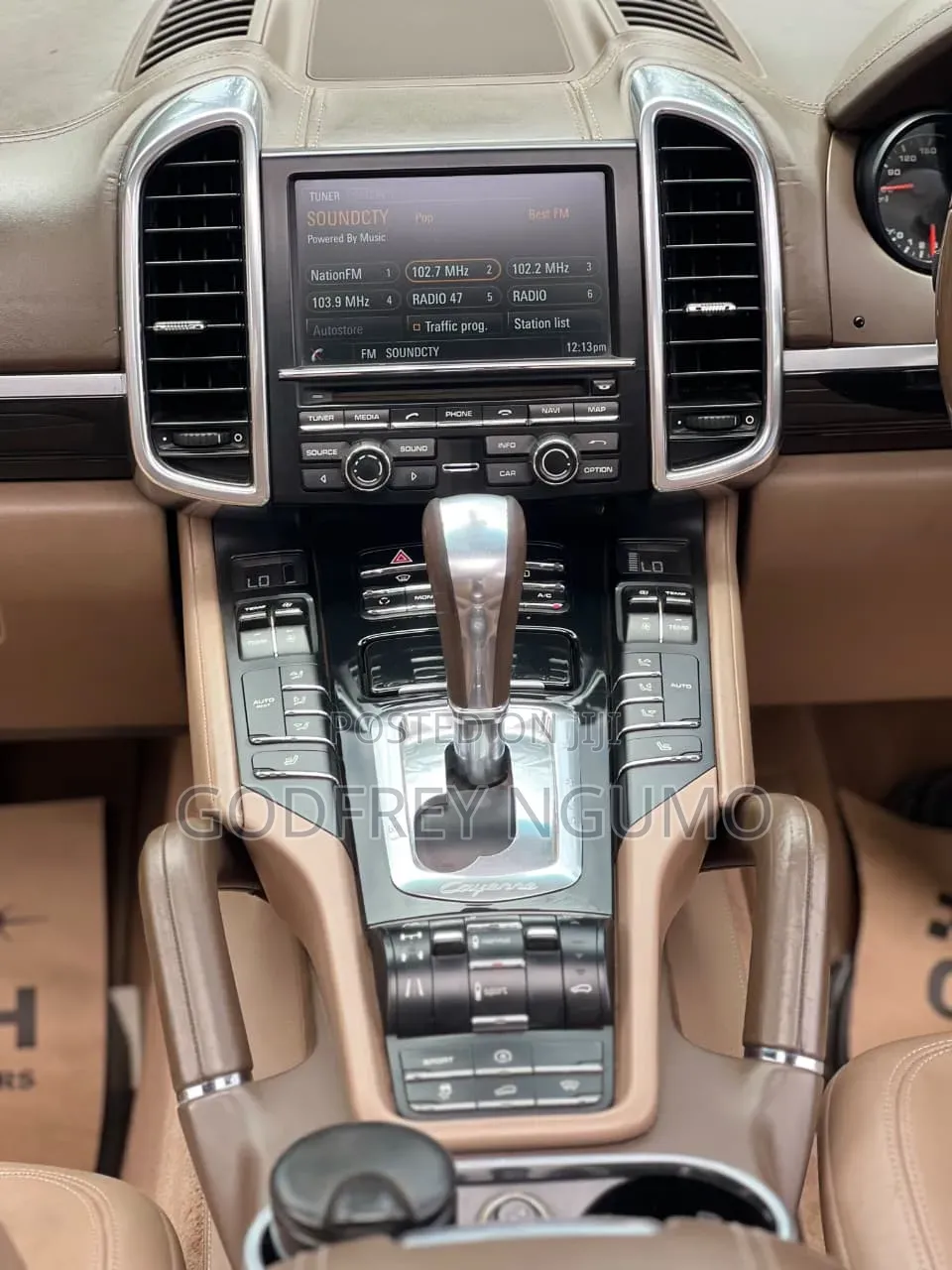 Porsche Cayenne 2014 Gold